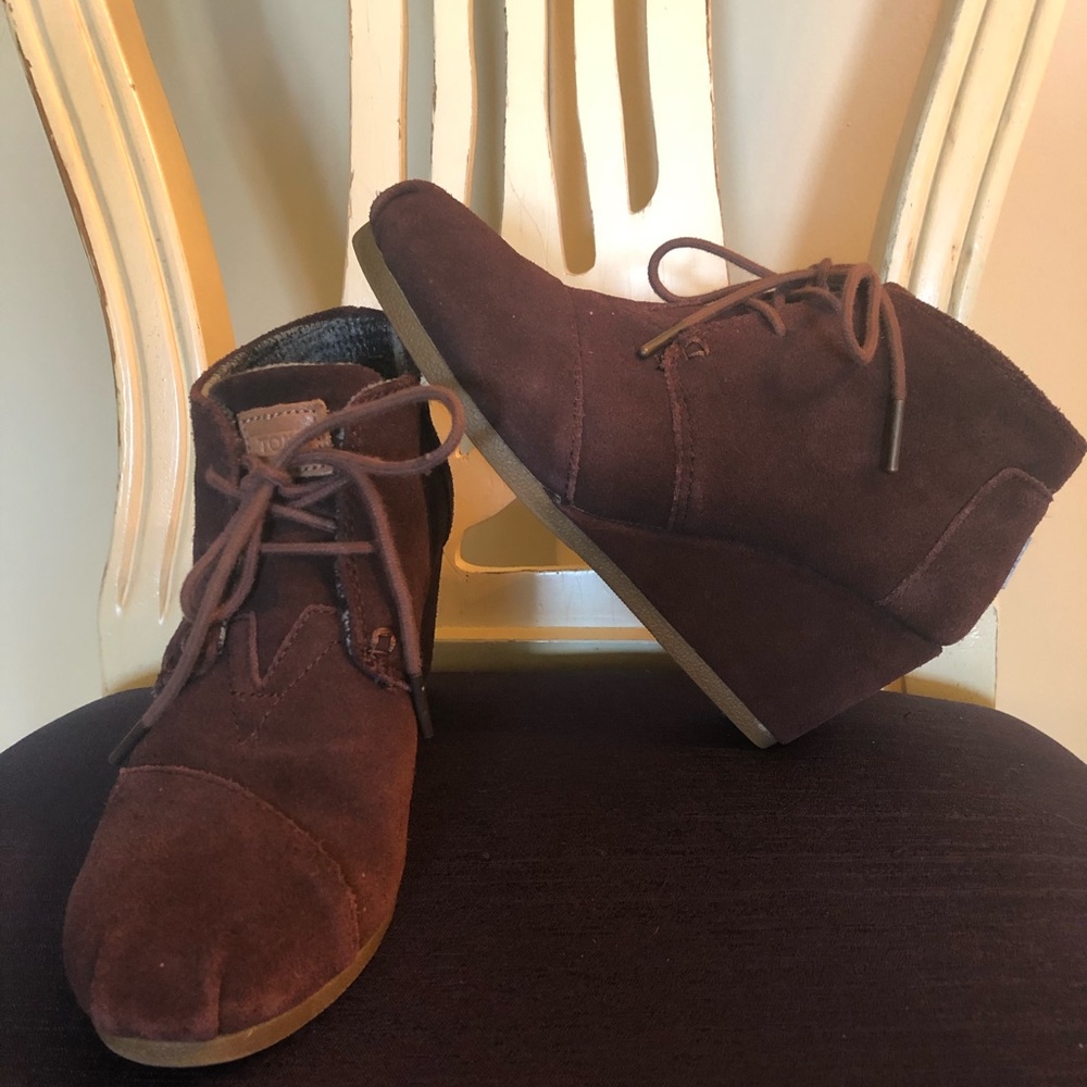 Toms brown suede bootie gently worn